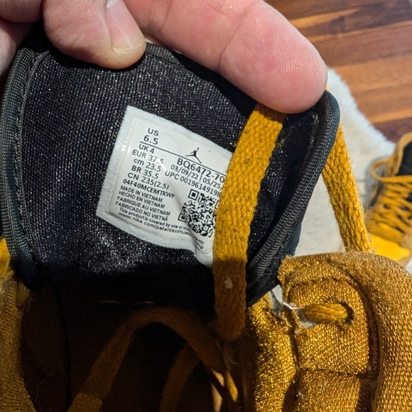 Nike Air Jordan Youth - Picture 4 of 4